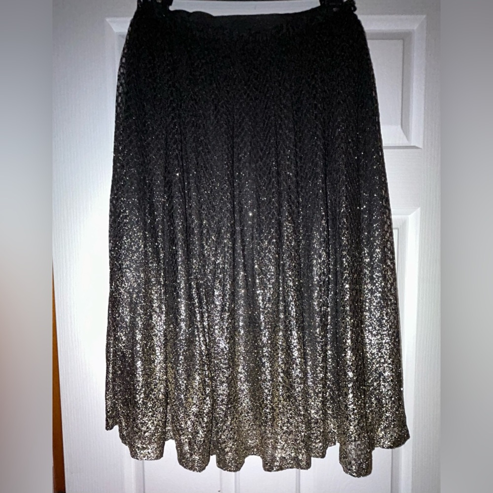 Black and gold shimmer shirt, NWT